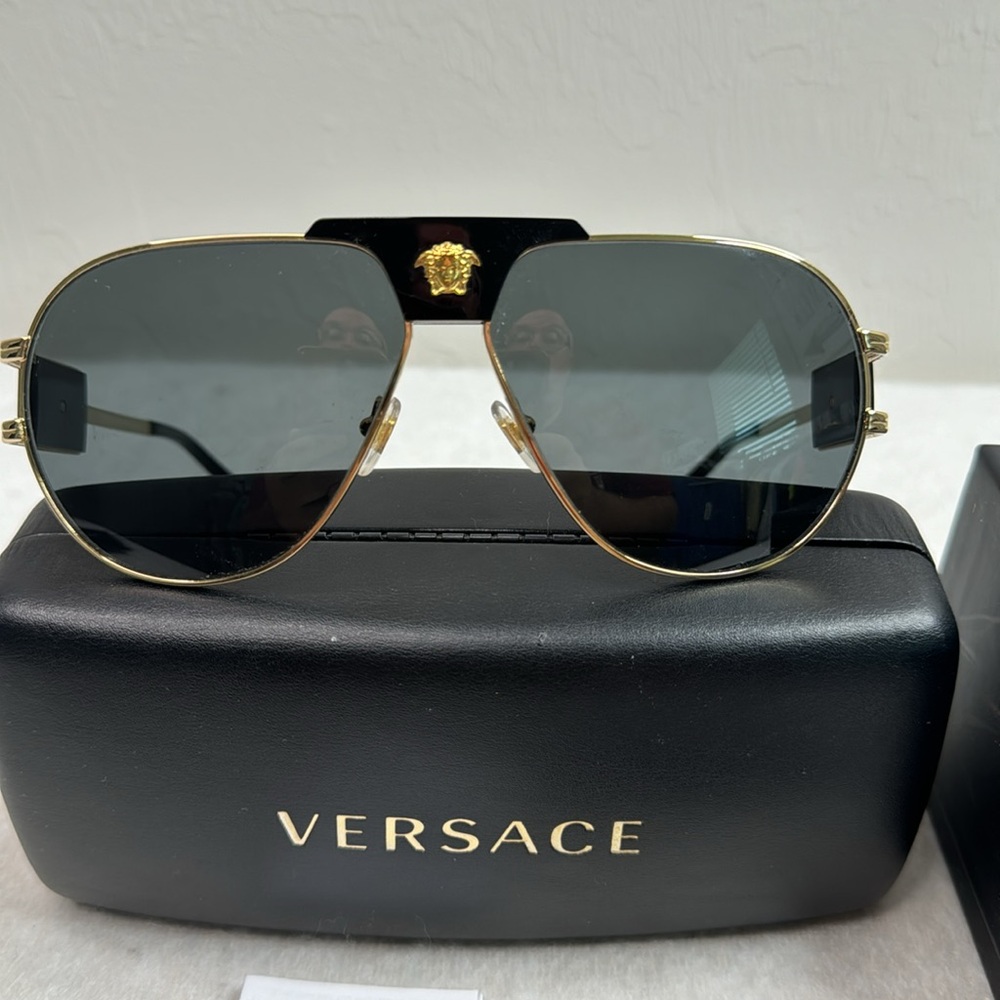 VERSACE BLACK GOLD MEDUSA UNISEX AVIATOR SUNGLASSES WITH CASE BOX AND BOOKLET - Picture 7 of 16